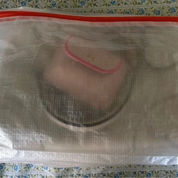 Juicy Couture Satchel in Cream with Heart Charm - Picture 8 of 8